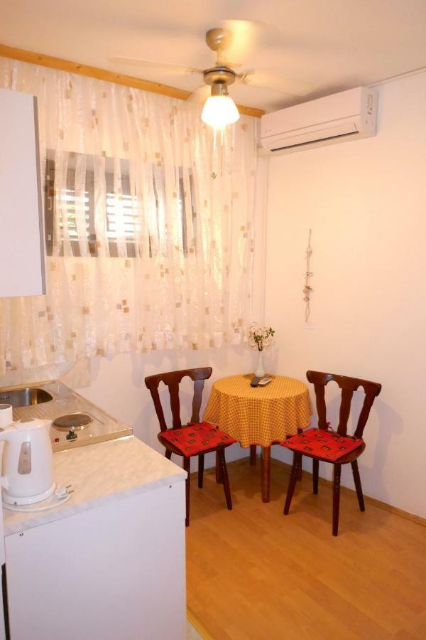 Apartments Ljubica Stari Grad  Bagian luar foto